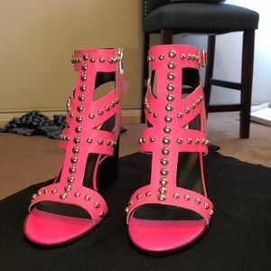 Neon pink, ready to party!🤗